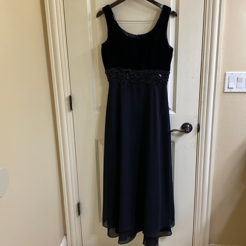 J. R. Nites by caliendo  women’s long dress - size 8